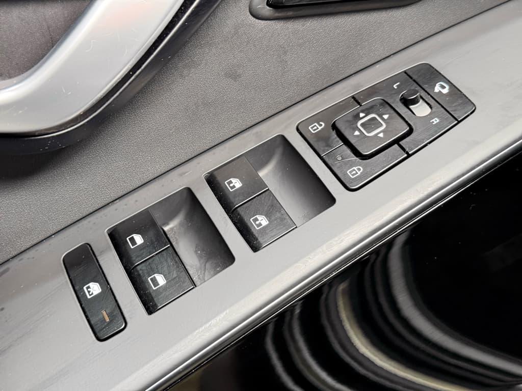 2023 Kia Niro EV view 8