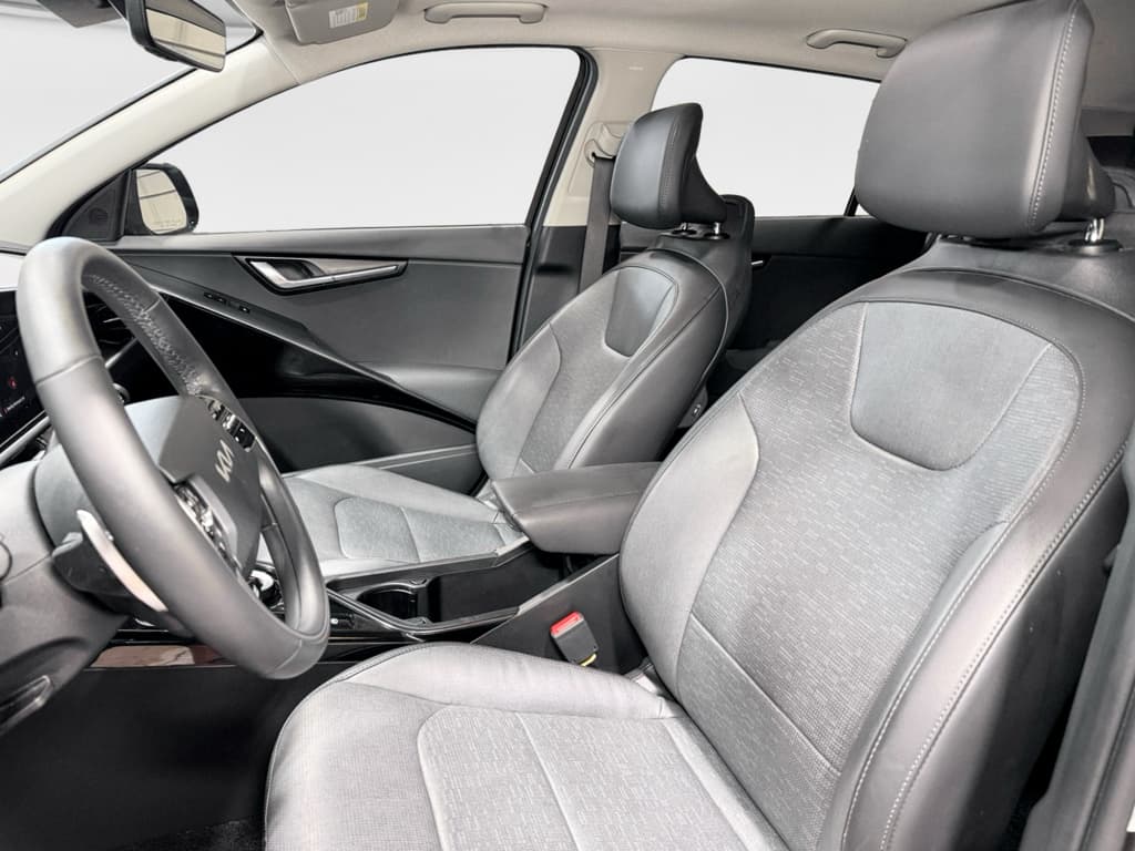 2023 Kia Niro EV view 18