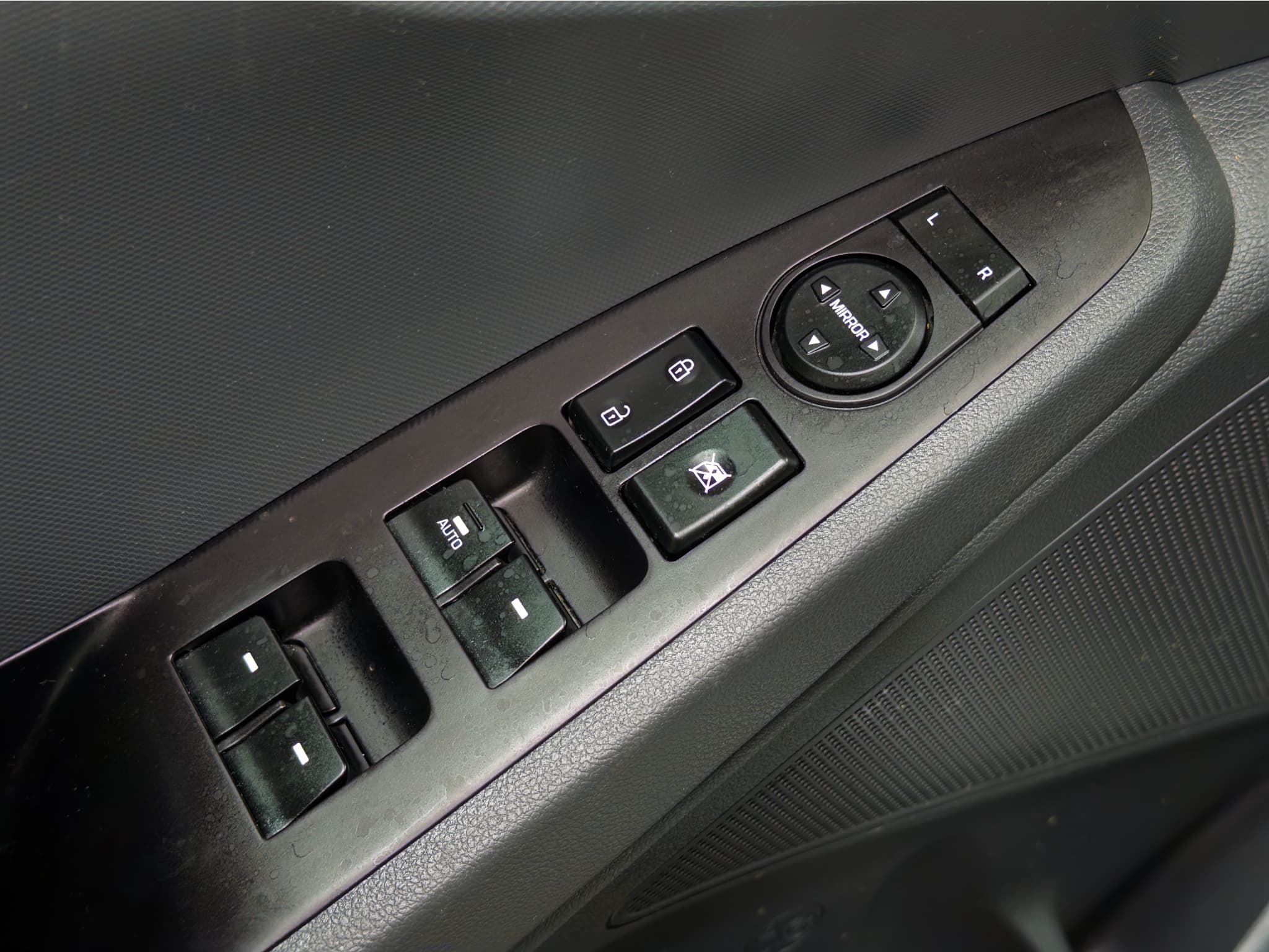 2019 Hyundai IONIQ Electric view 8