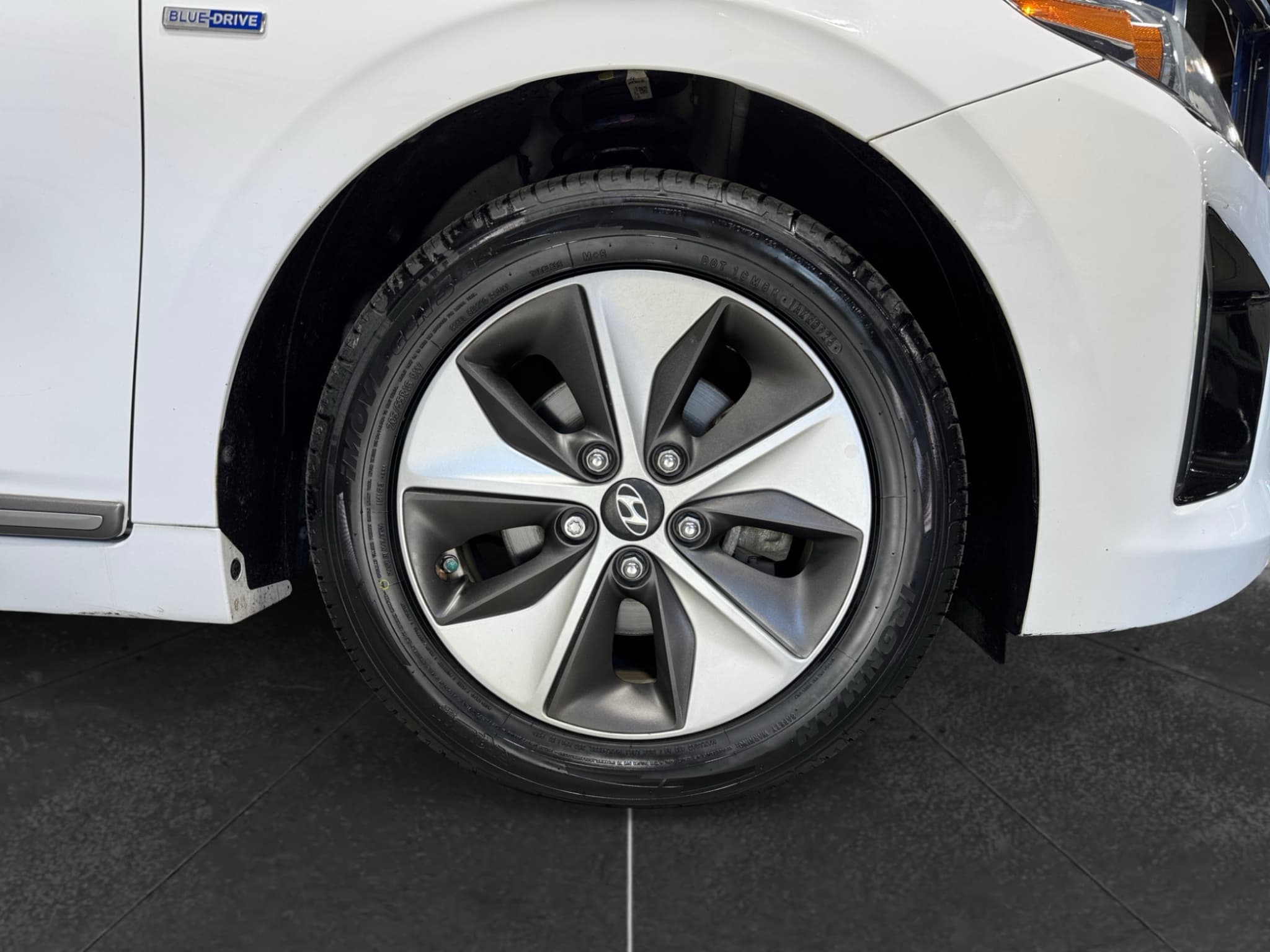 2019 Hyundai IONIQ Electric view 35