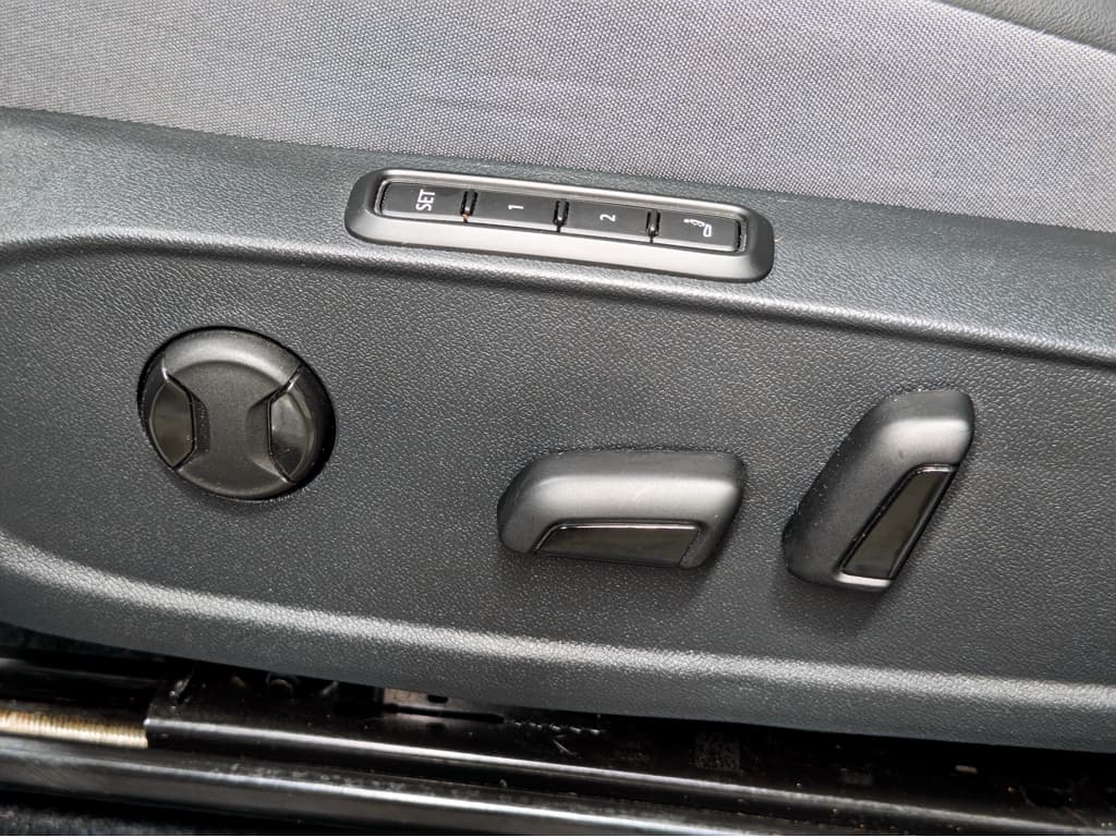 2023 Volkswagen ID.4 view 7