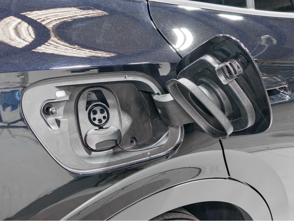 2023 Volkswagen ID.4 view 5