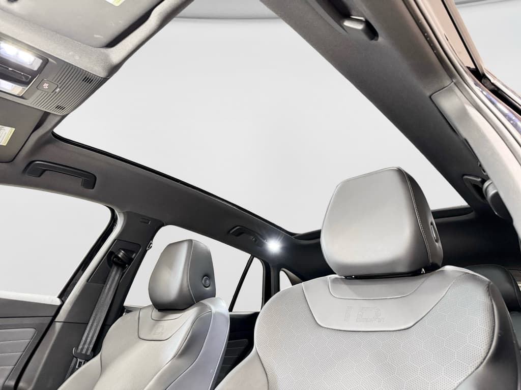 2023 Volkswagen ID.4 view 25