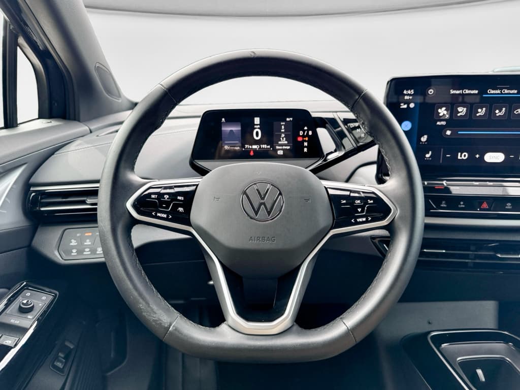 2023 Volkswagen ID.4 view 8