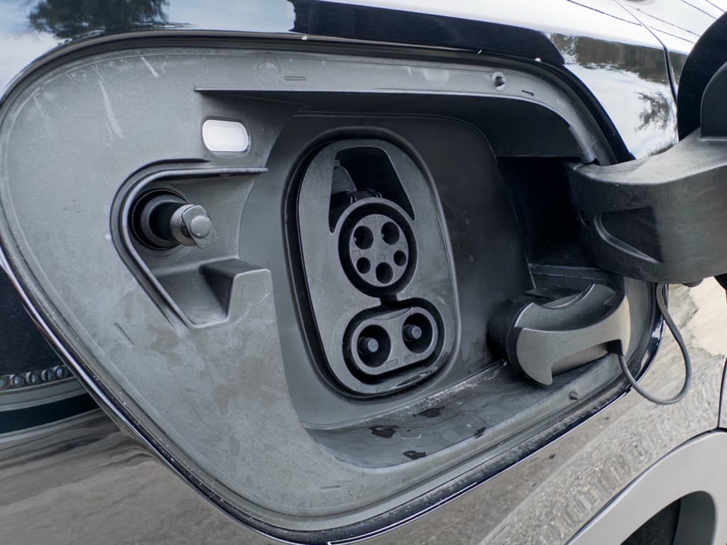 2023 Volkswagen ID.4 view 5