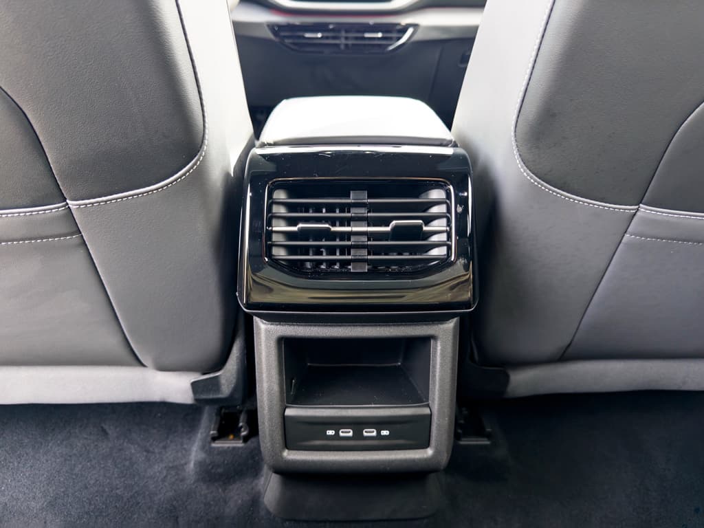 2023 Volkswagen ID.4 view 20
