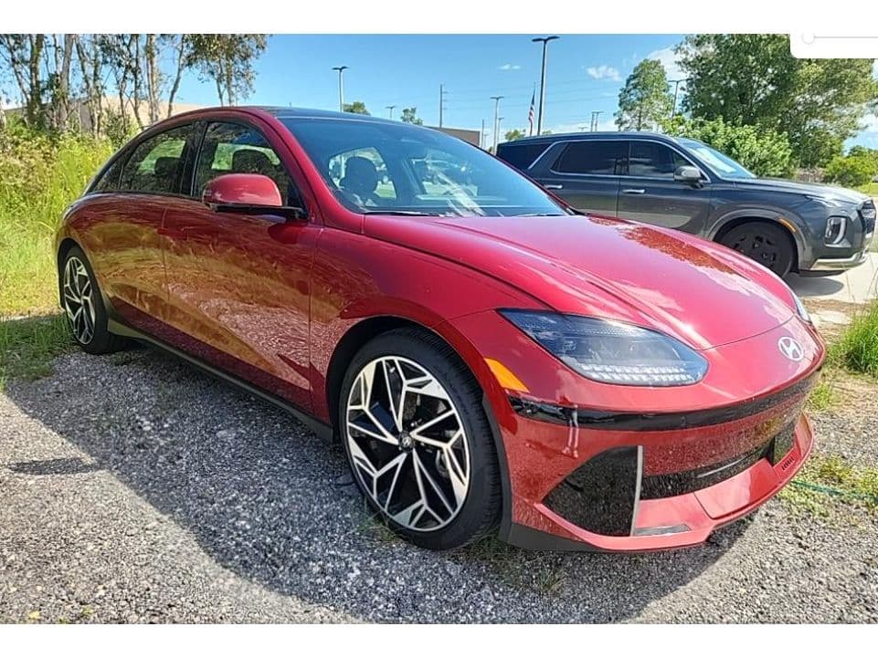2023 Hyundai IONIQ 6 view 3