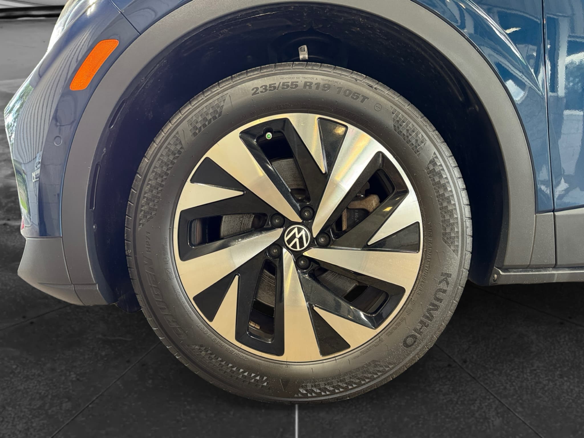 2023 Volkswagen ID.4 view 30
