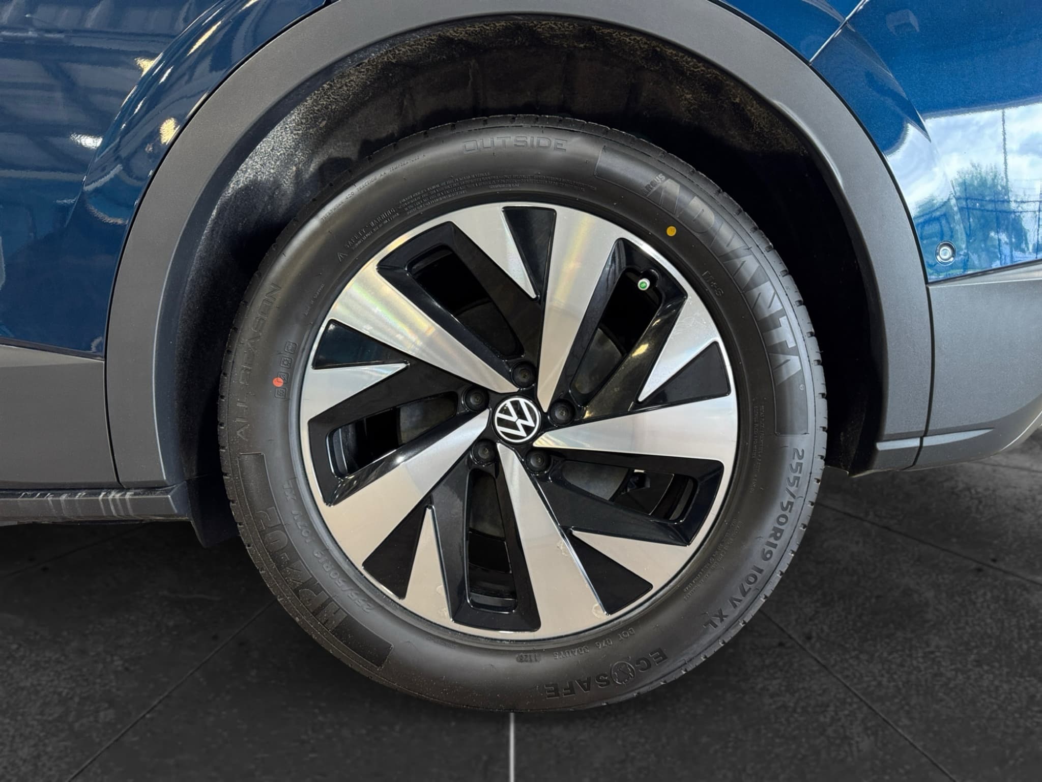 2023 Volkswagen ID.4 view 32