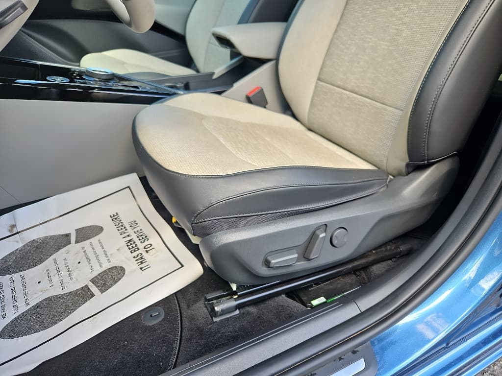 2023 Kia Niro EV view 7