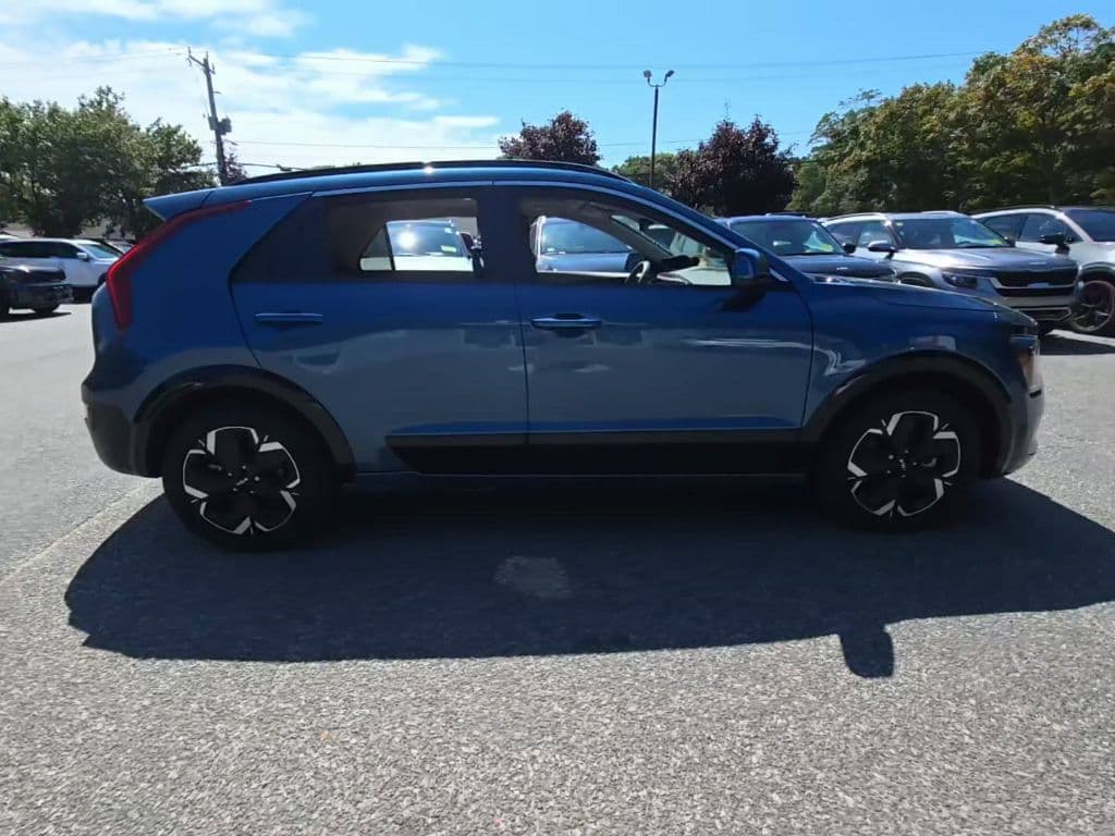 2023 Kia Niro EV view 4