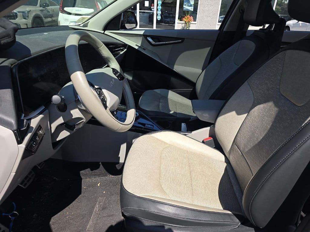 2023 Kia Niro EV view 5