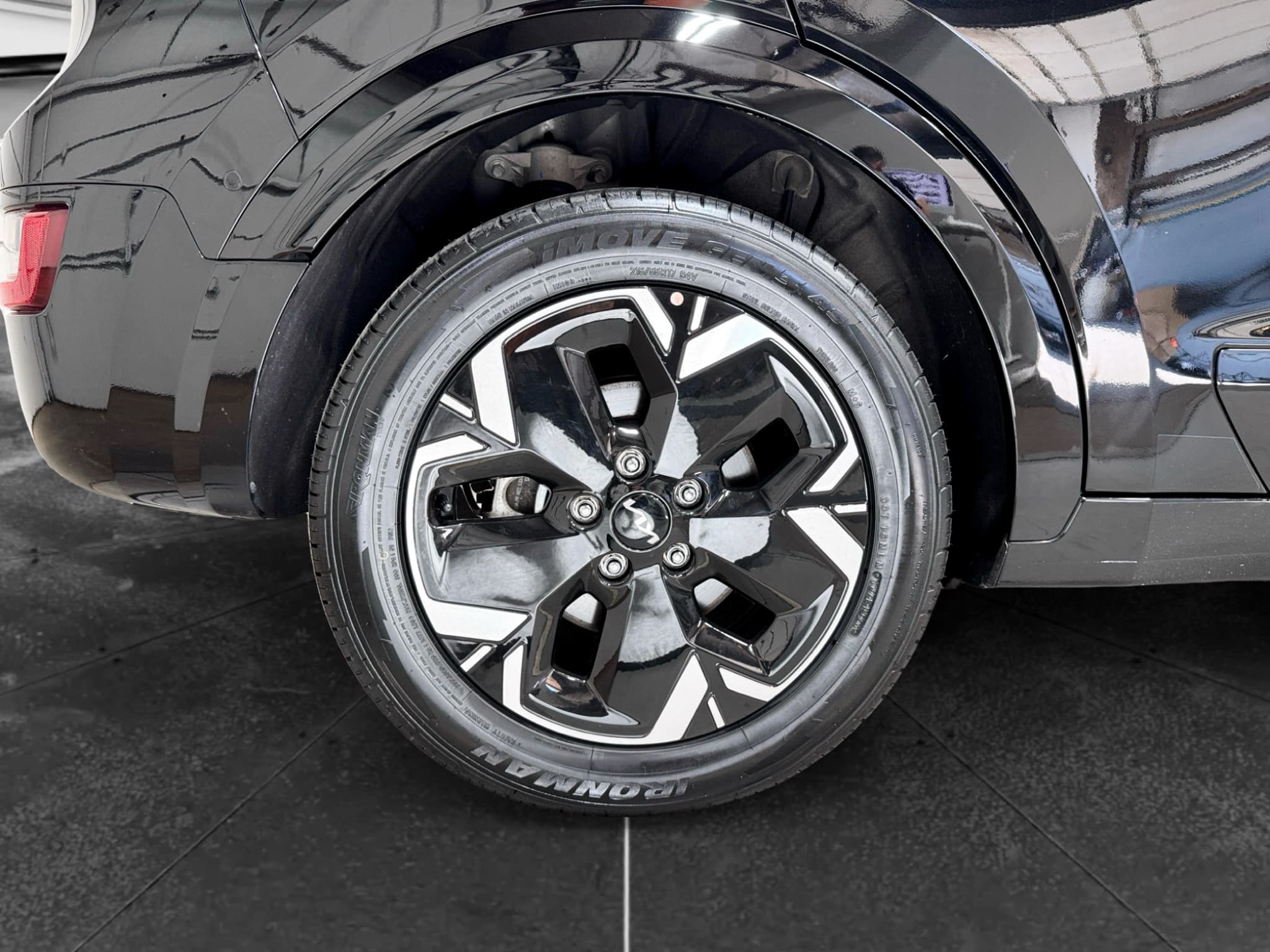2023 Kia Niro EV view 37