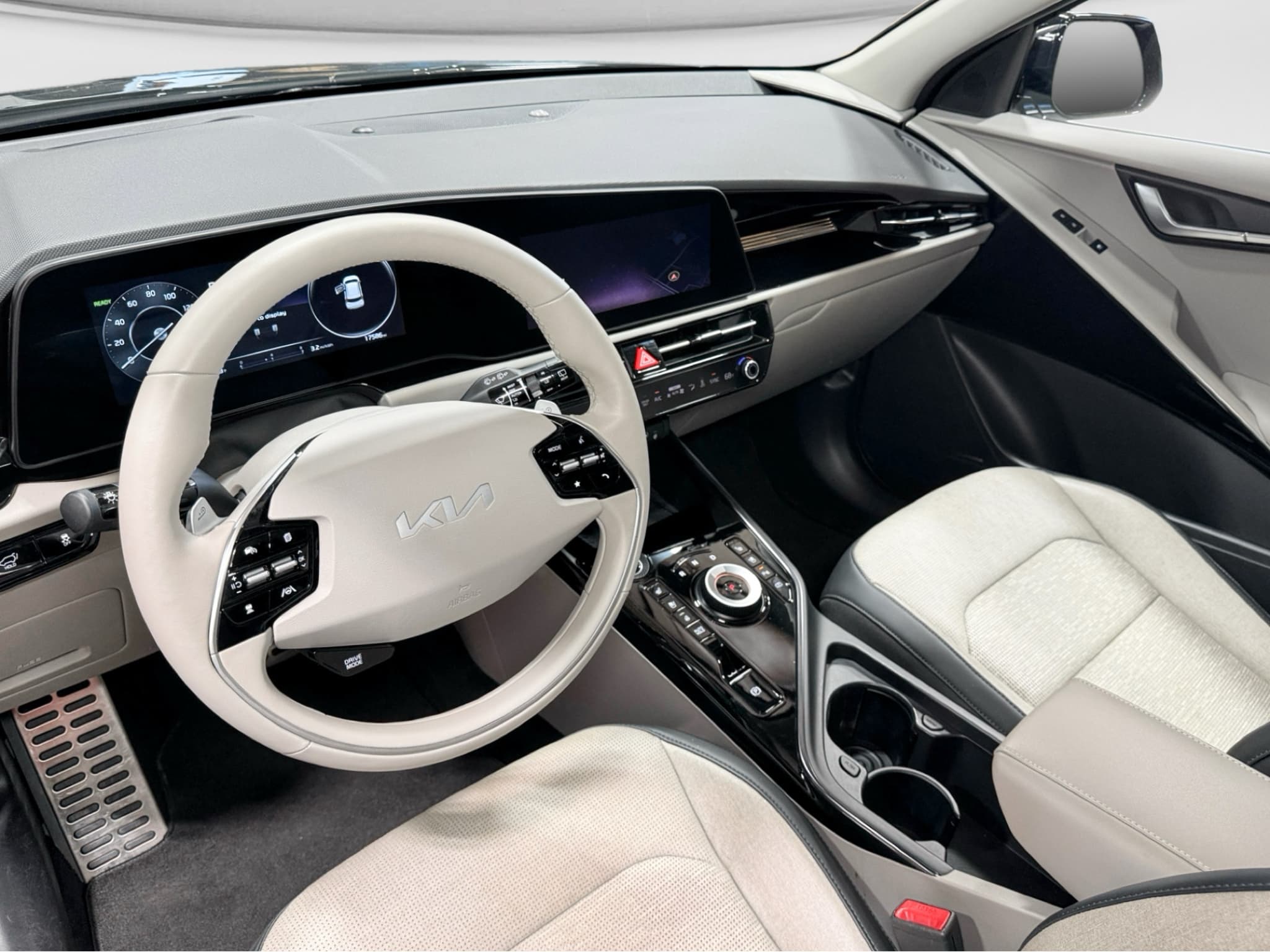 2023 Kia Niro EV view 18