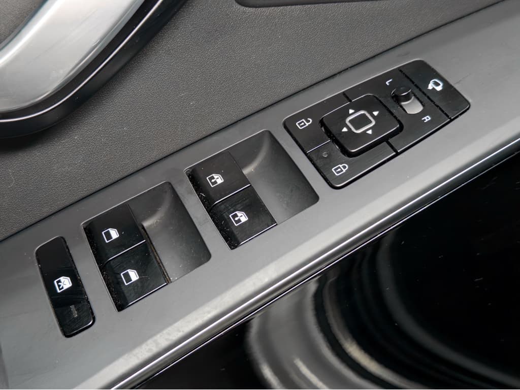 2023 Kia Niro EV view 8