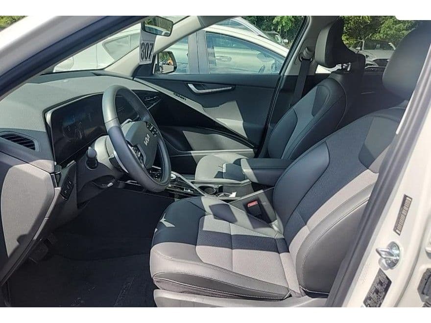 2023 Kia Niro EV view 6