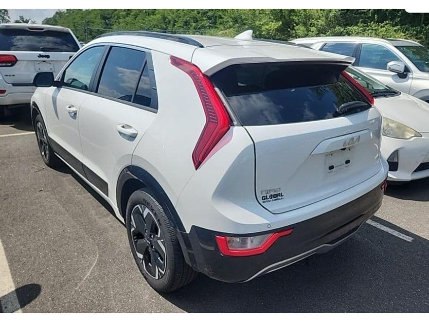 2023 Kia Niro EV view 3