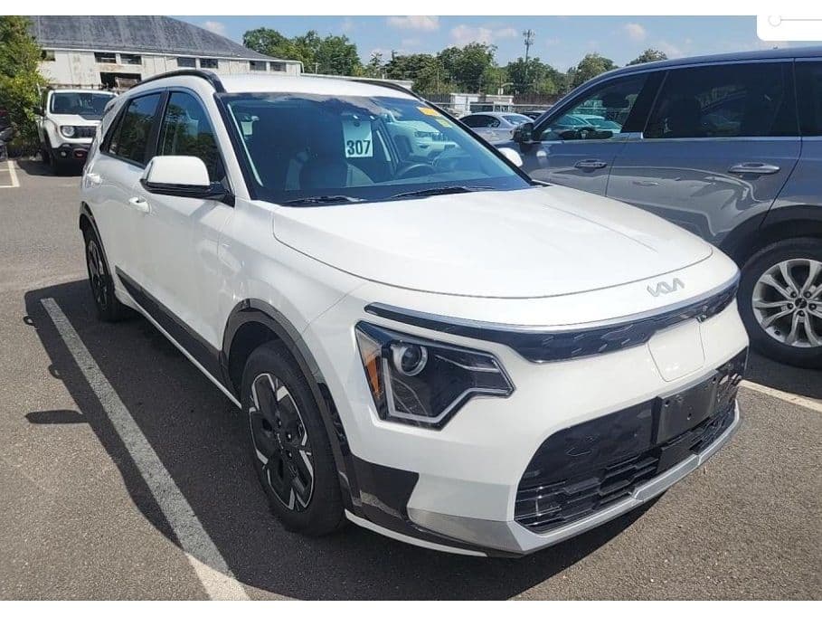 2023 Kia Niro EV view 4