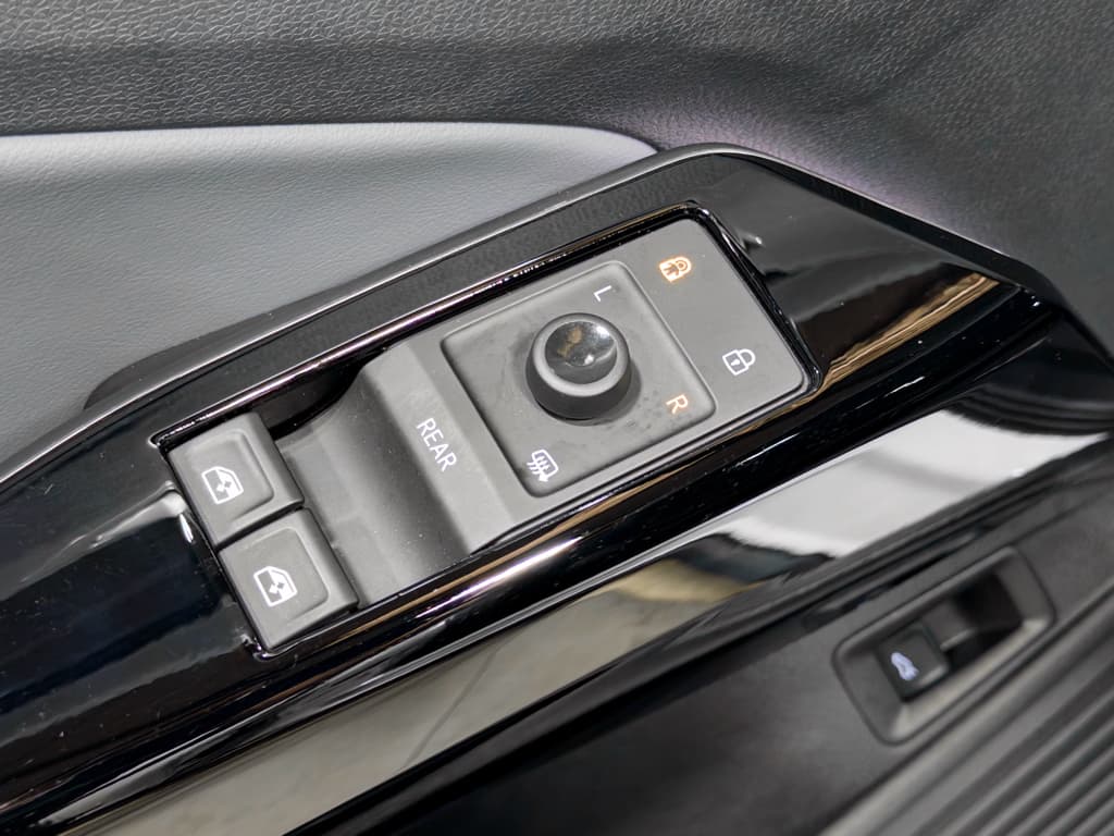 2023 Volkswagen ID.4 view 7