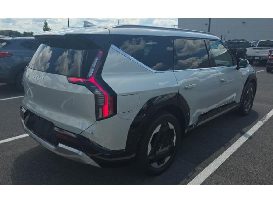 2024 Kia EV9 view 3