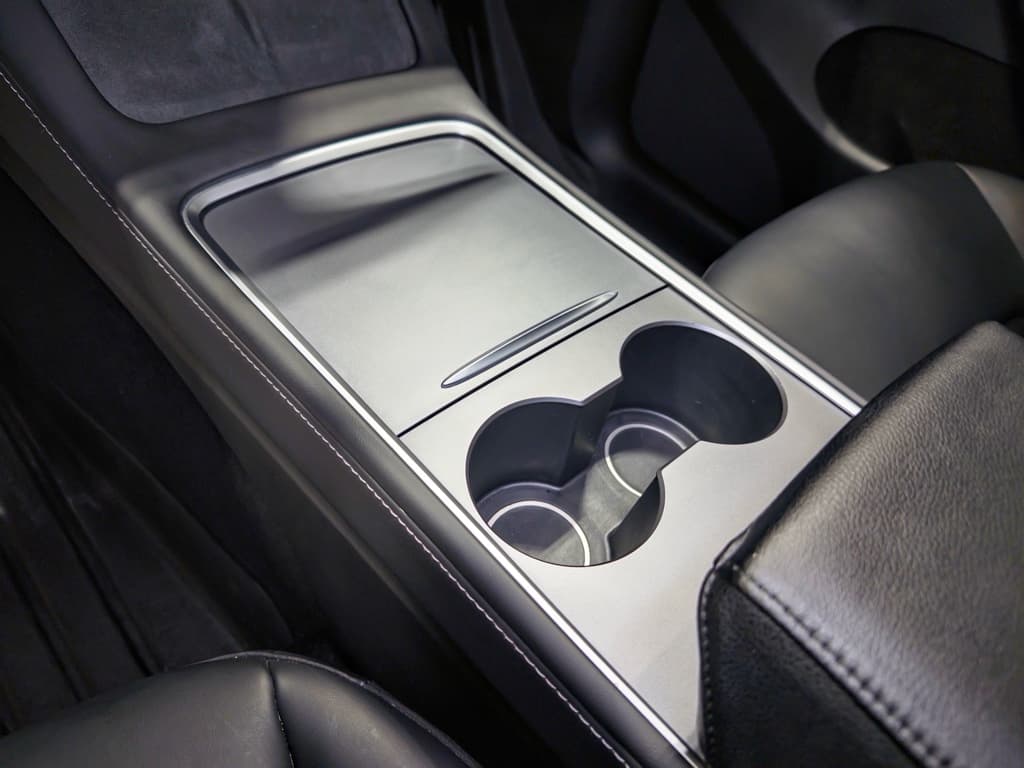 2023 Tesla Model Y view 17