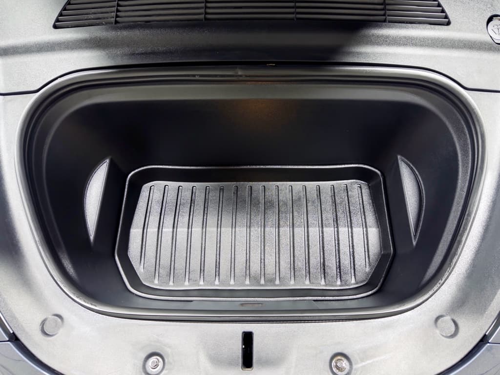 2023 Tesla Model Y view 24