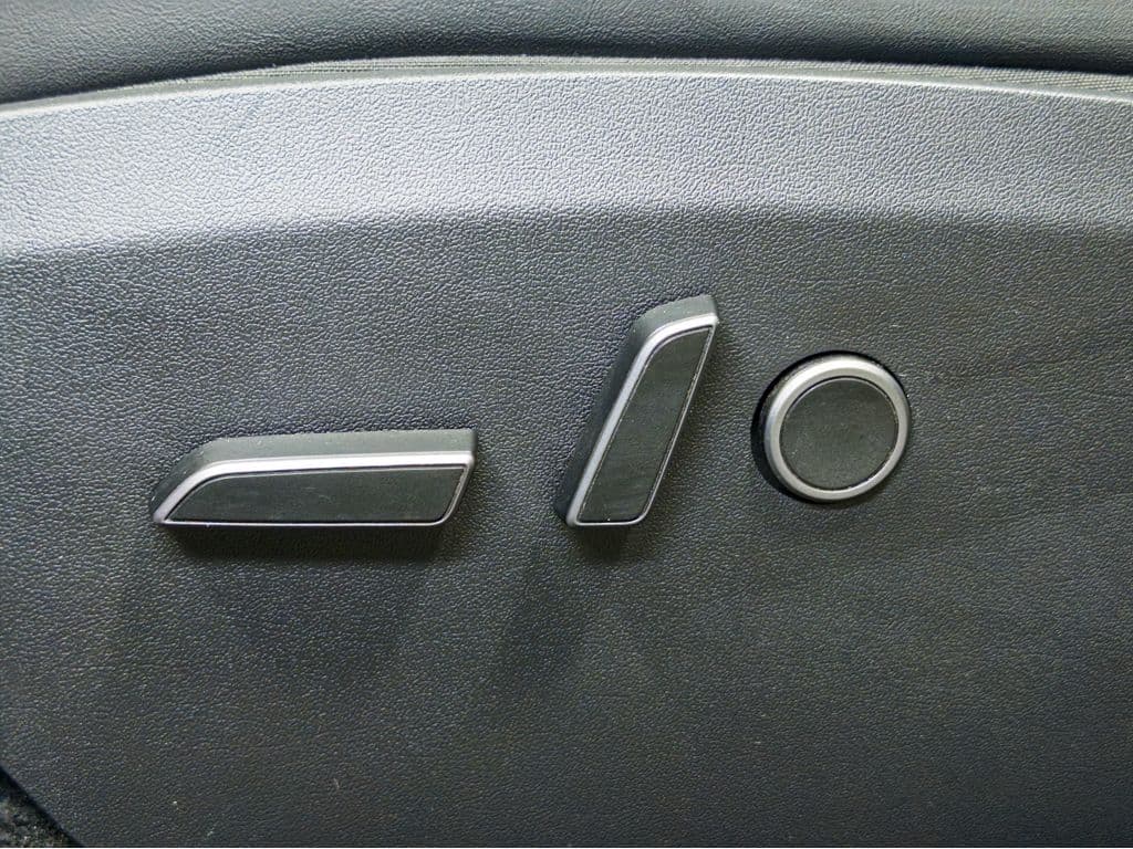 2023 Tesla Model Y view 6