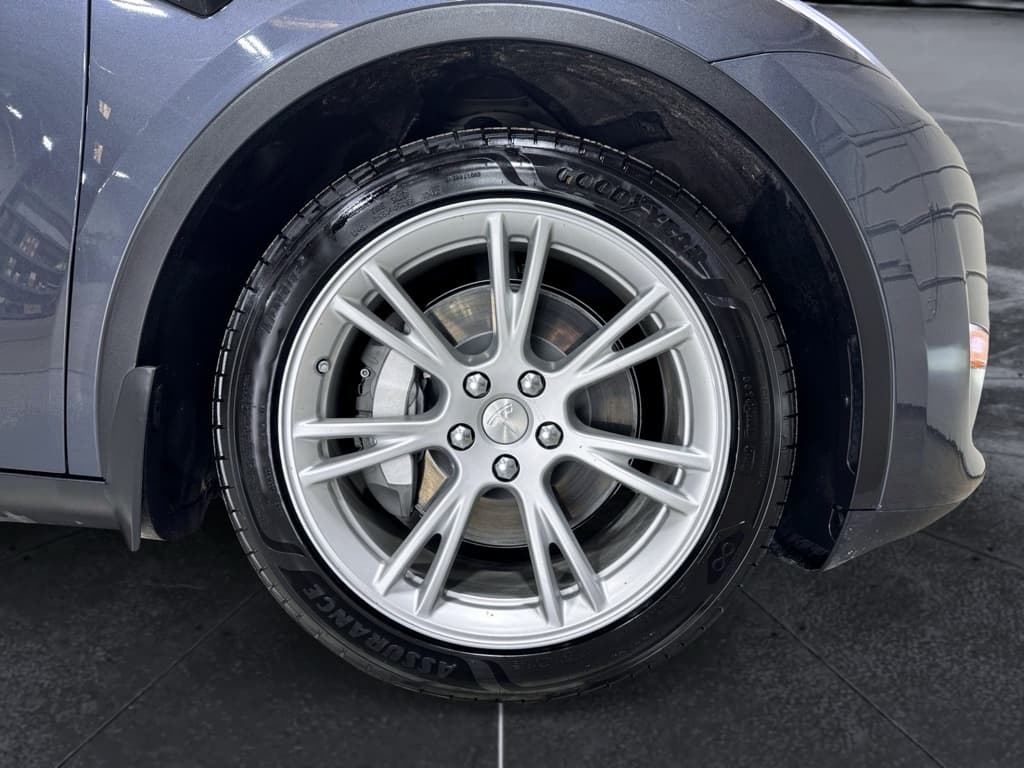 2023 Tesla Model Y view 33