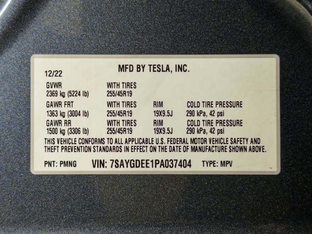 2023 Tesla Model Y view 27