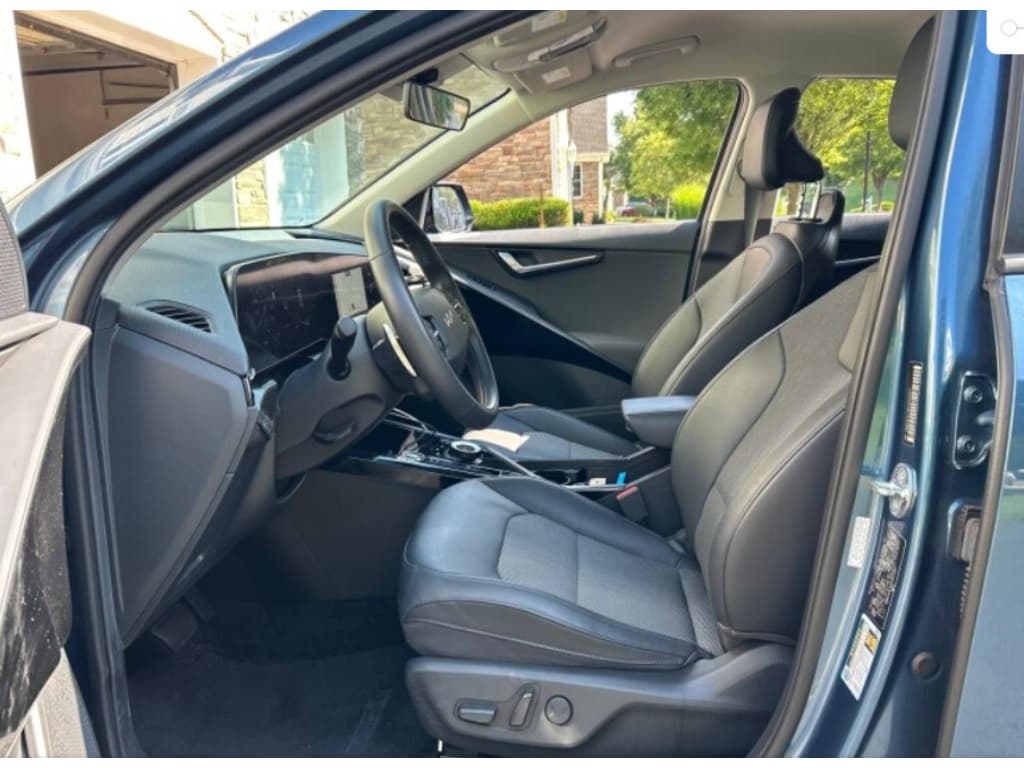 2023 Kia Niro EV view 5