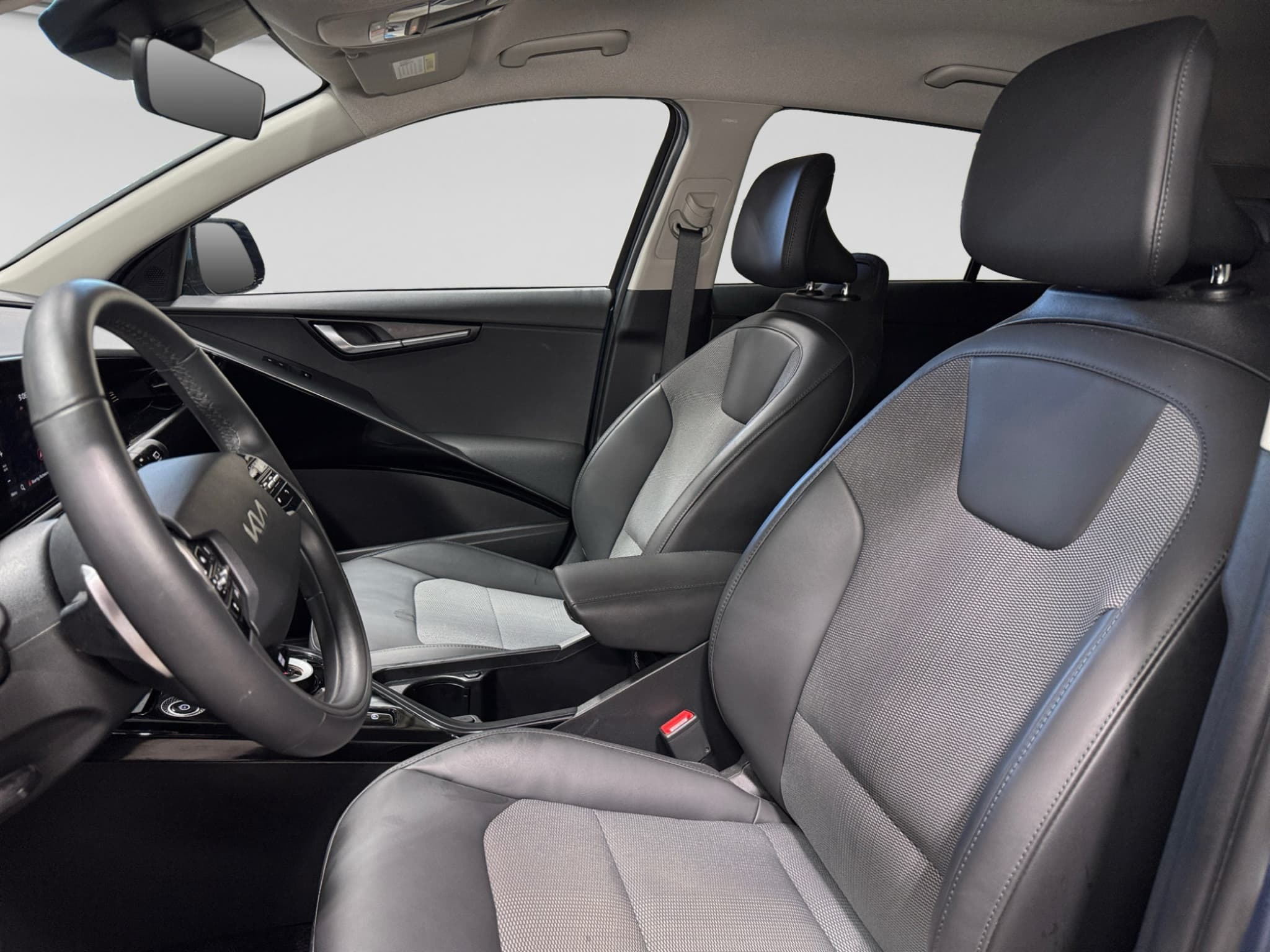2023 Kia Niro EV view 17