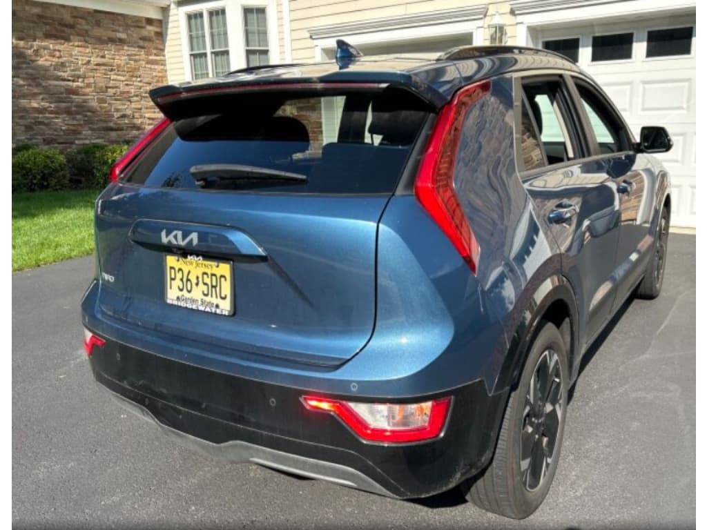 2023 Kia Niro EV view 4