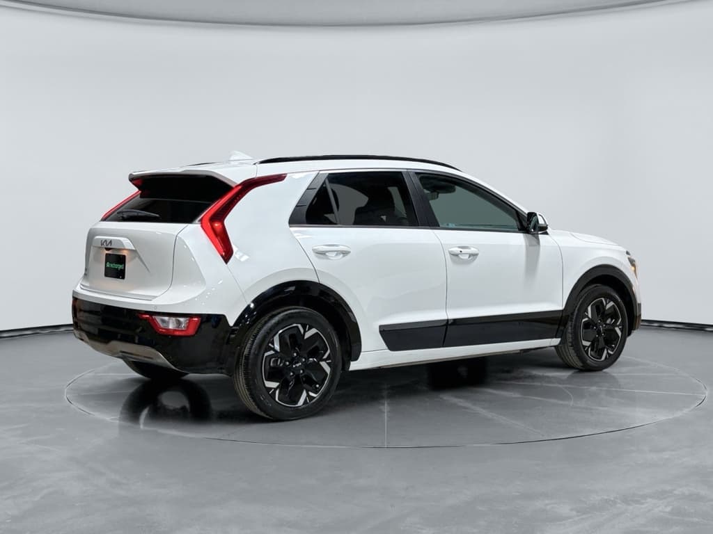 2023 Kia Niro EV view 3