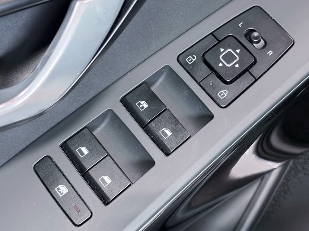 2023 Kia Niro EV view 7