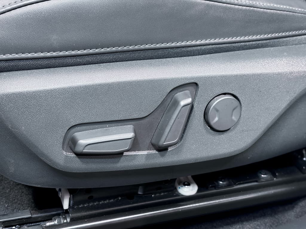 2023 Kia Niro EV view 6