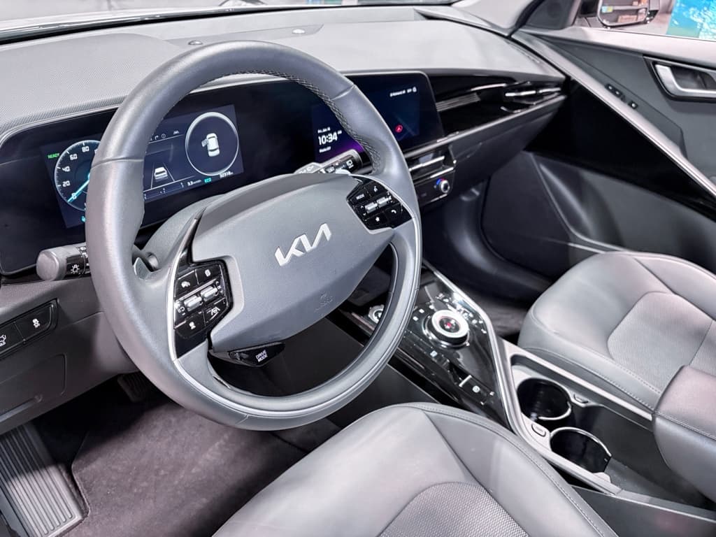 2023 Kia Niro EV view 18
