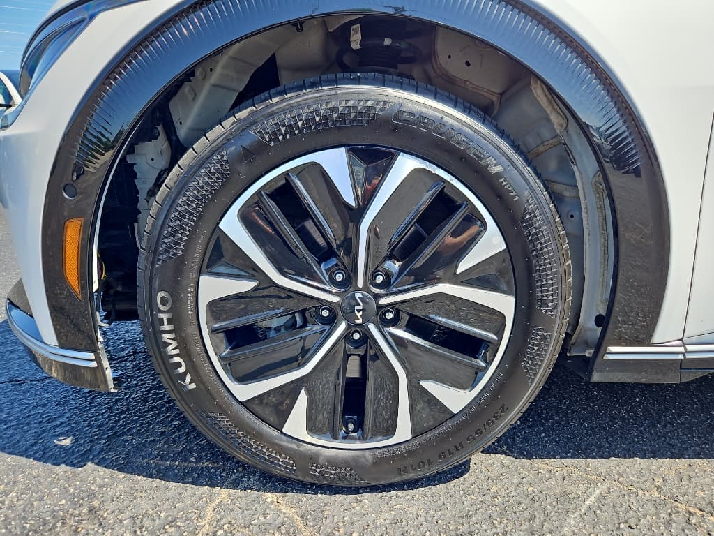 2022 Kia EV6 view 29
