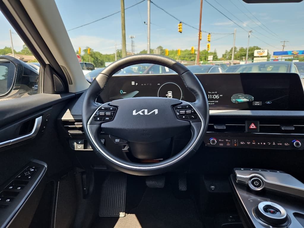 2022 Kia EV6 view 8
