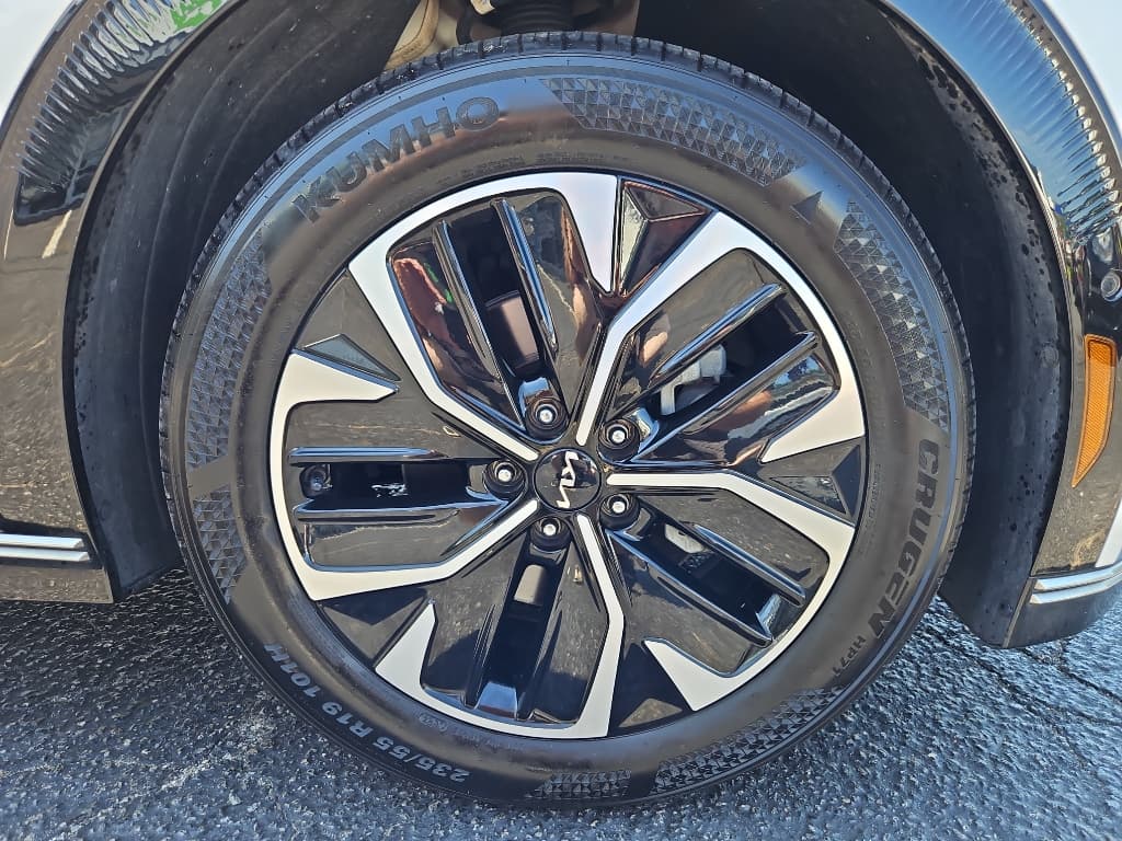 2022 Kia EV6 view 35