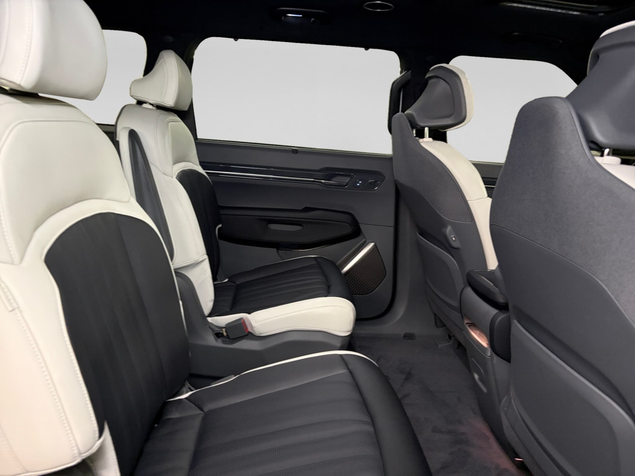 2024 Kia EV9 view 16