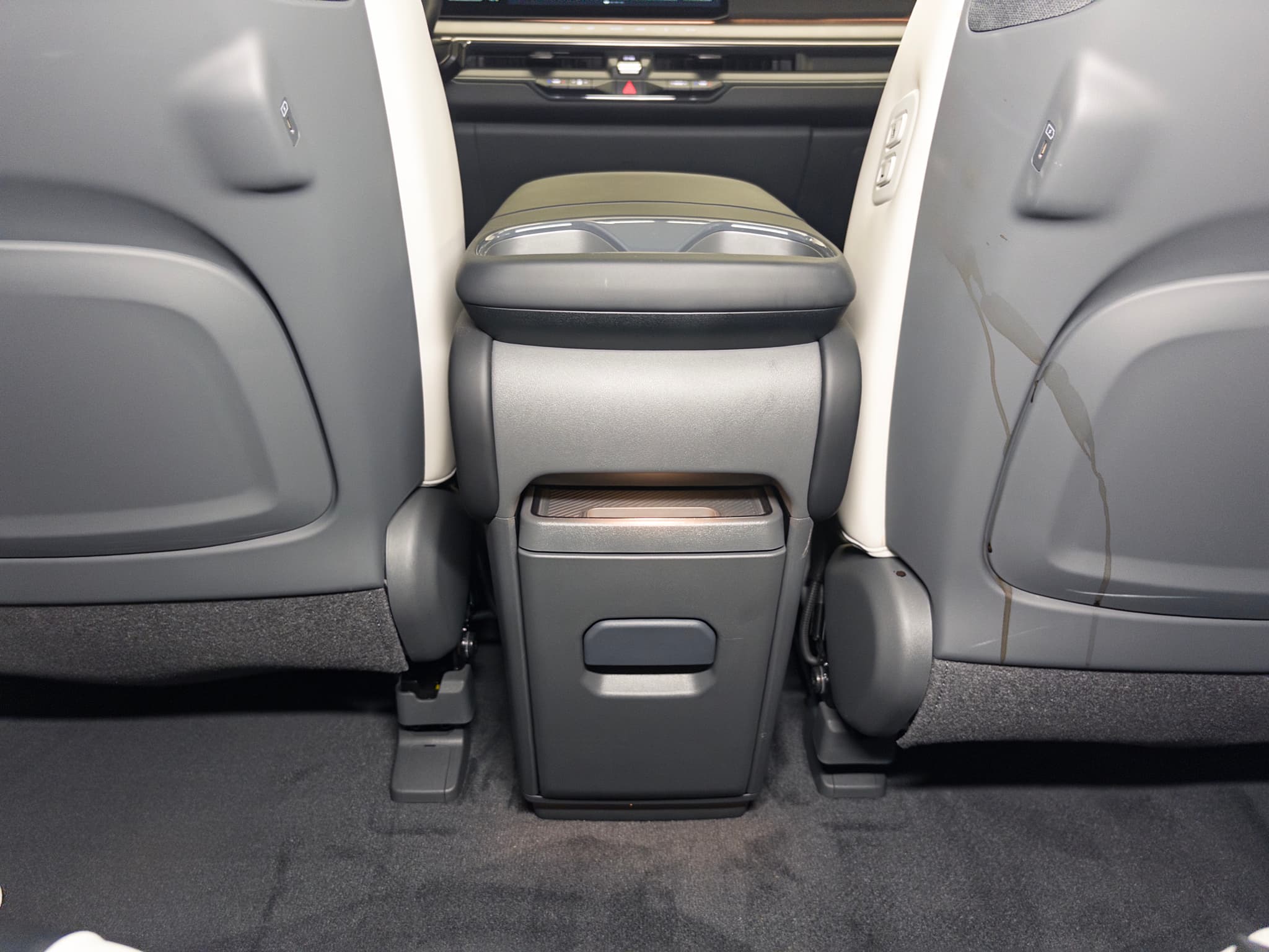 2024 Kia EV9 view 18