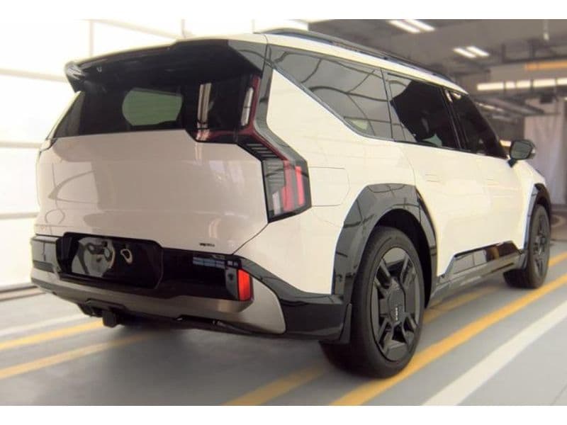 2024 Kia EV9 view 3