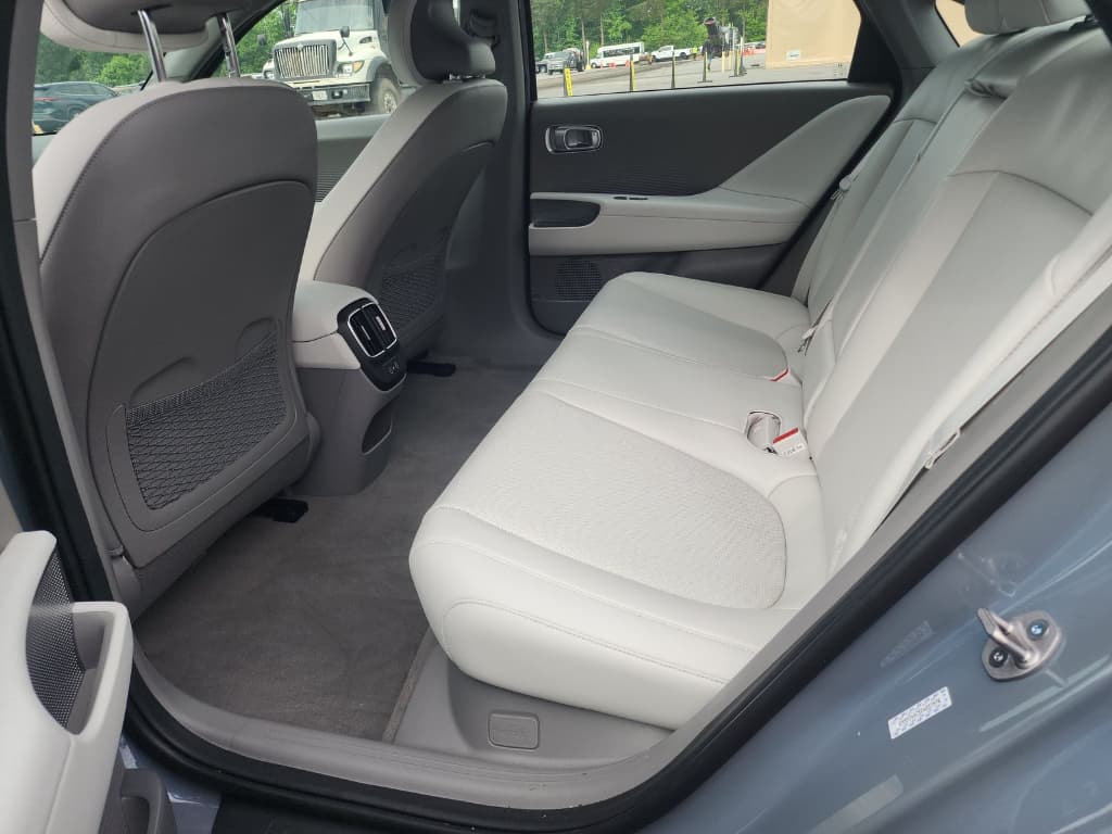 2023 Hyundai IONIQ 6 view 6