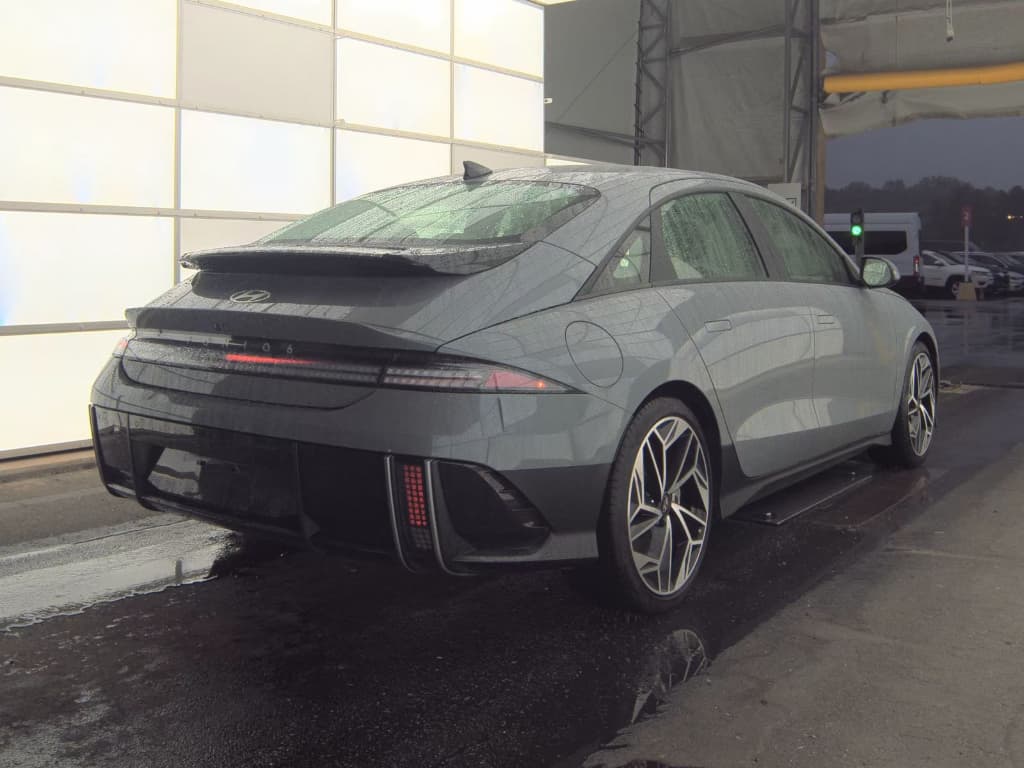 2023 Hyundai IONIQ 6 view 3