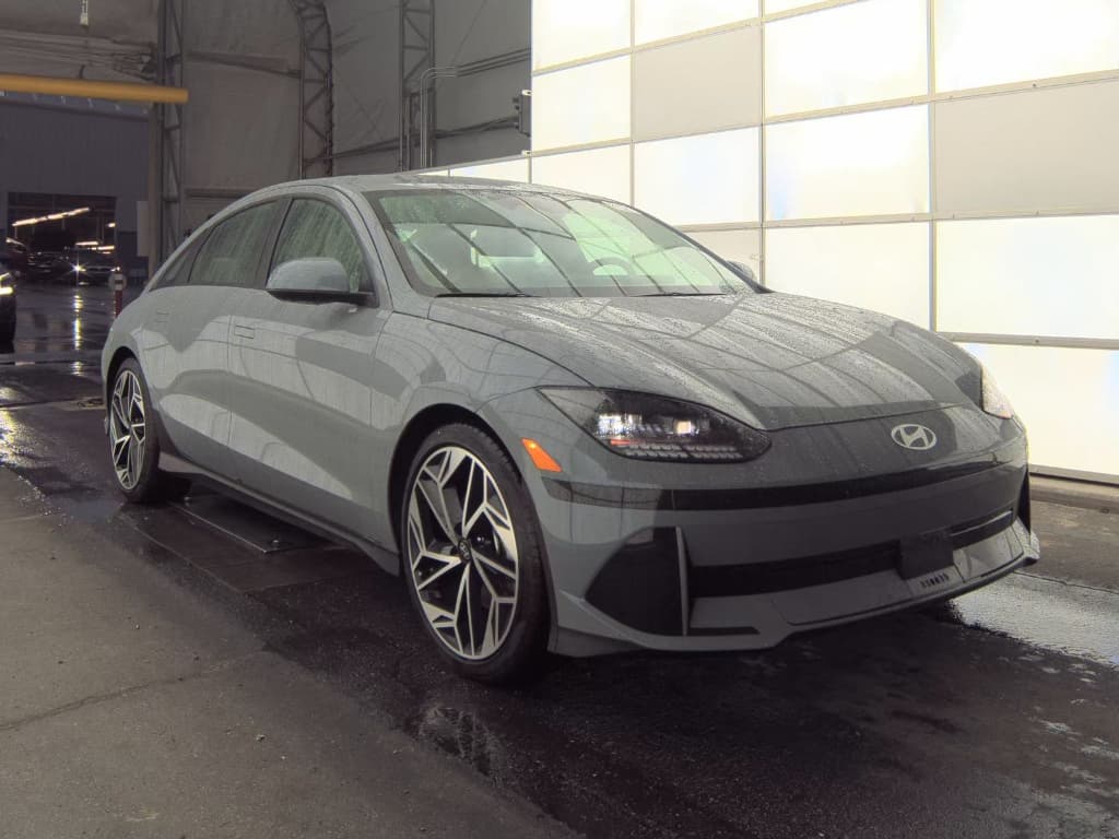 2023 Hyundai IONIQ 6 view 2