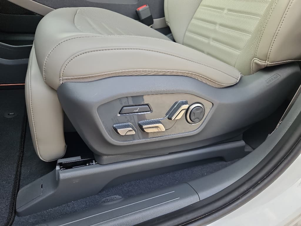 2024 Kia EV9 view 7