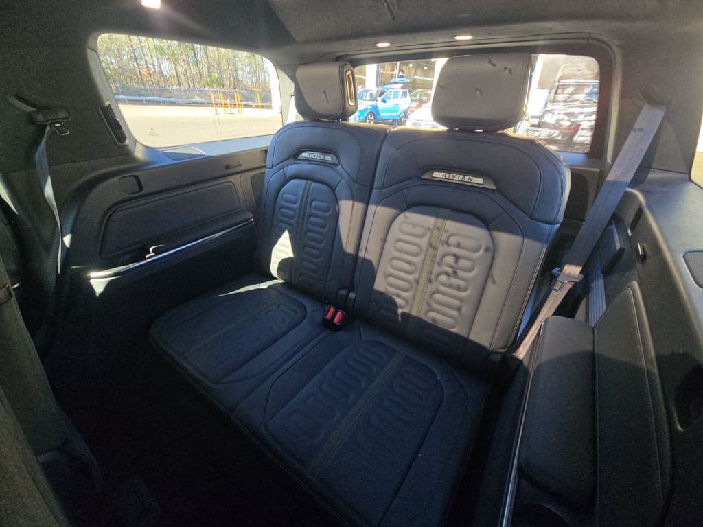 2024 Rivian R1S view 7