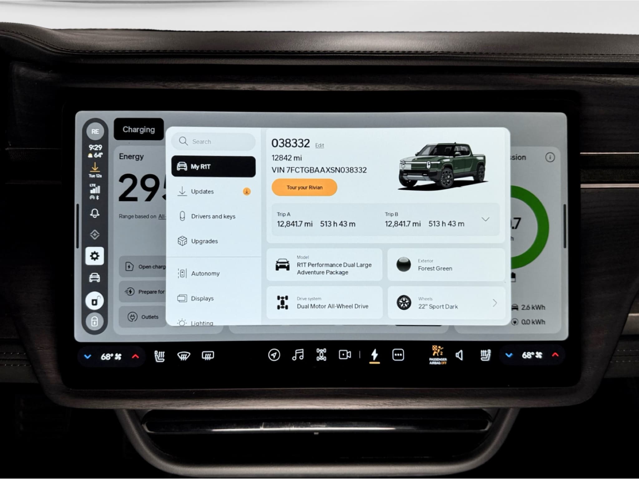 2025 Rivian R1T view 13