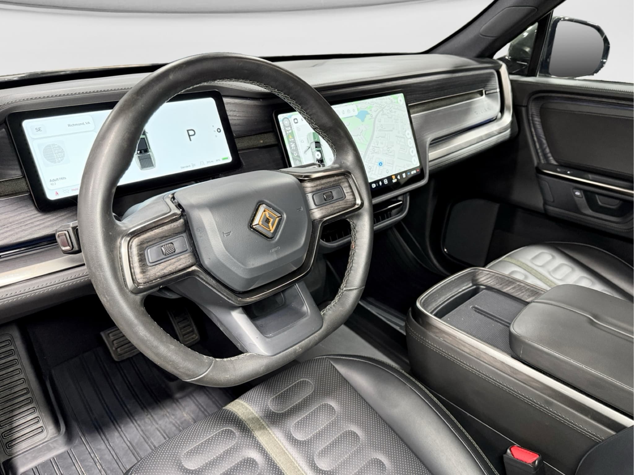 2025 Rivian R1T view 18