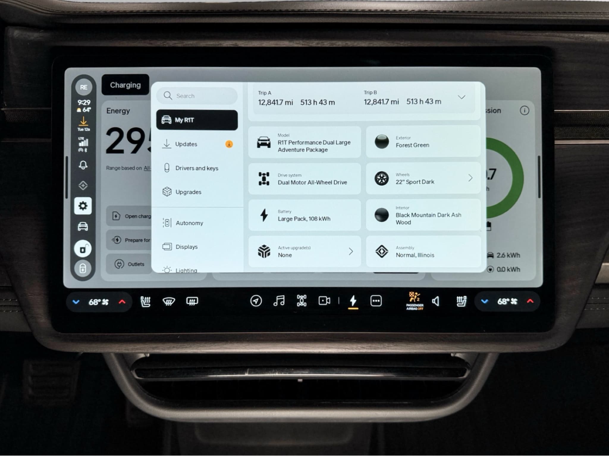 2025 Rivian R1T view 14